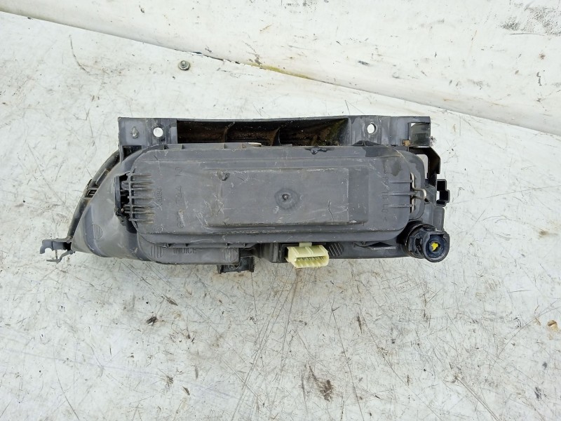 Recambio de faro derecho para citroën xantia berlina 1.6 sx referencia OEM IAM 6205S0  