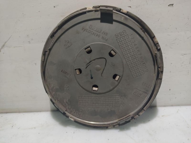 Recambio de tapacubos para chrysler grand voyager referencia OEM IAM 04743123AA  