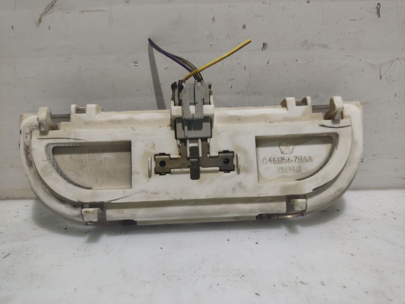 Recambio de luz interior para chrysler grand voyager referencia OEM IAM 04685678AA  