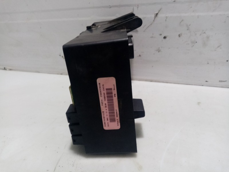 Recambio de caja reles / fusibles para chrysler grand voyager referencia OEM IAM   