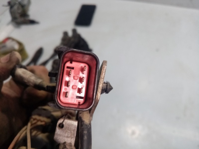 Recambio de cerradura puerta lateral derecha para chrysler grand voyager referencia OEM IAM 5019052AC  