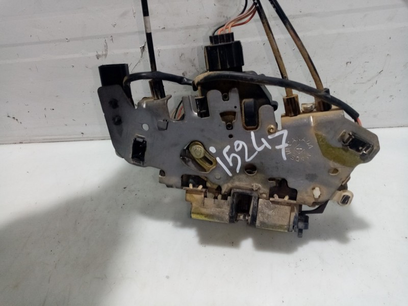 Recambio de cerradura puerta lateral izquierda para chrysler grand voyager referencia OEM IAM 5019053AC  