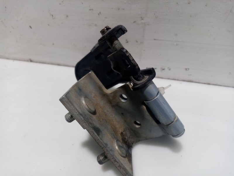 Recambio de bisagra para peugeot 206 sw xs referencia OEM IAM 871590  