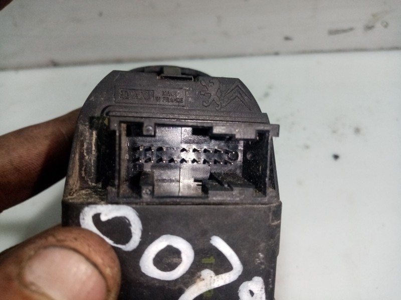Recambio de interruptor para peugeot 206 sw xs referencia OEM IAM   