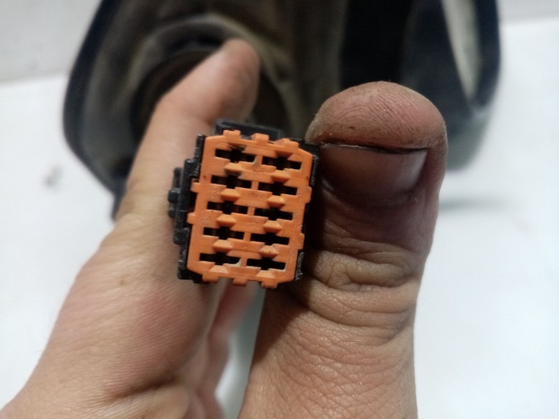 Recambio de retrovisor derecho para peugeot 206 sw xs referencia OEM IAM 8148YF  