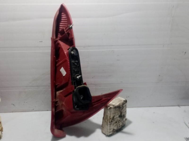 Recambio de piloto trasero izquierdo para peugeot 206 sw xs referencia OEM IAM 6350R4  