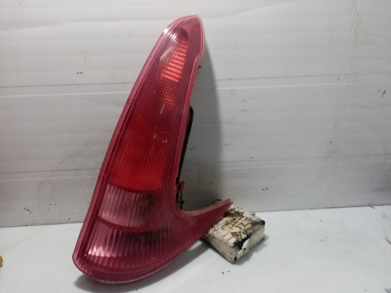 Recambio de piloto trasero derecho para peugeot 206 sw xs referencia OEM IAM 6351R4  