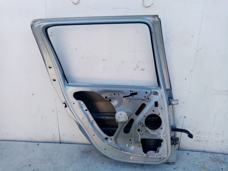 Recambio de puerta trasera izquierda para peugeot 206 sw xs referencia OEM IAM 901180  