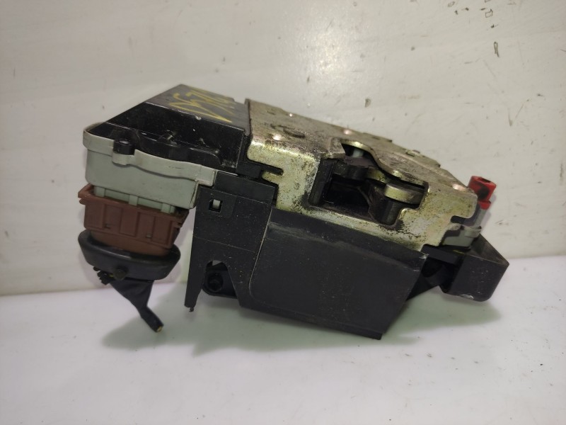 Recambio de cerradura puerta delantera derecha para peugeot 406 (8b) 1.8 16v referencia OEM IAM 9136H9  