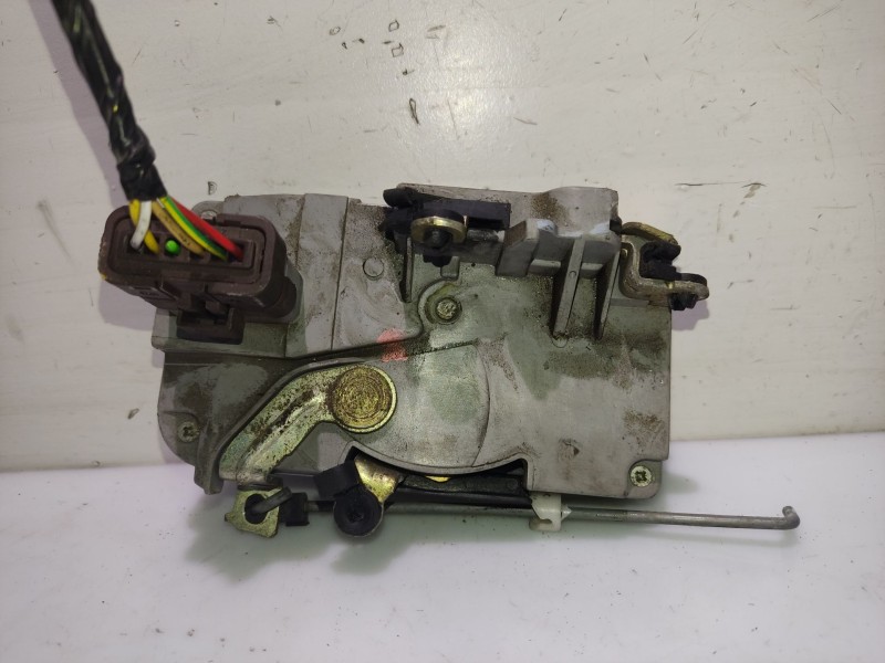 Recambio de cerradura puerta trasera derecha para peugeot 406 (8b) 1.8 16v referencia OEM IAM 913870  