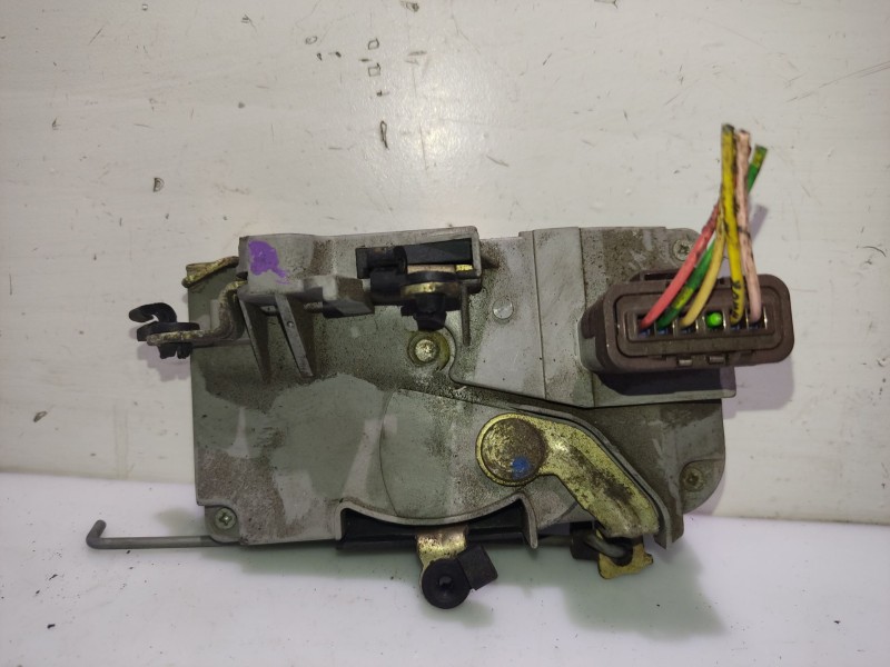 Recambio de cerradura puerta trasera izquierda para peugeot 406 (8b) 1.8 16v referencia OEM IAM 913758  