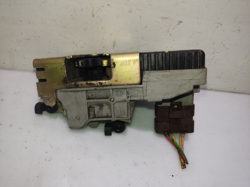 Recambio de cerradura puerta trasera izquierda para peugeot 406 (8b) 1.8 16v referencia OEM IAM 913758  