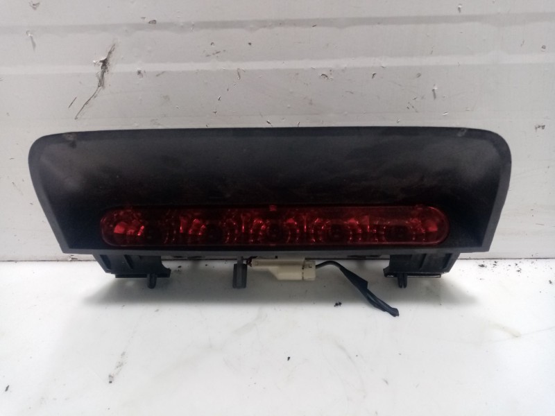 Recambio de luz central de freno para chevrolet lacetti 2.0 diesel cat referencia OEM IAM 12149655  