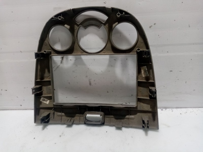 Recambio de moldura para chevrolet lacetti 2.0 diesel cat referencia OEM IAM 96555127  