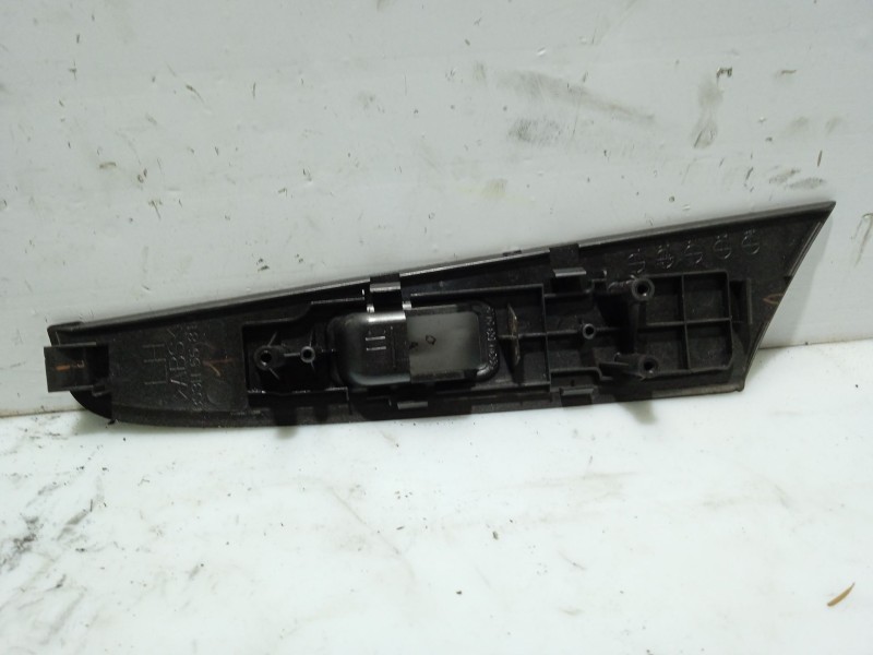 Recambio de moldura para mazda 3 (bk) 1.6 di turbo referencia OEM IAM BS3H5581J BS3H685L6 