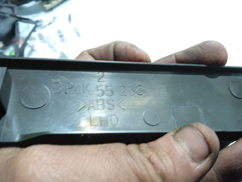 Recambio de moldura para mazda 3 (bk) 1.6 di turbo referencia OEM IAM BP4K55256  