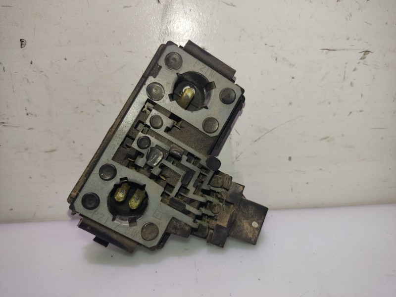 Recambio de portalamparas para nissan primera berlina (p11) 2.0 turbodiesel cat referencia OEM IAM 03105PTL  