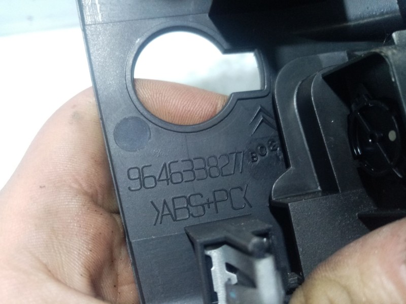 Recambio de moldura para citroën c4 berlina referencia OEM IAM 09646338277  