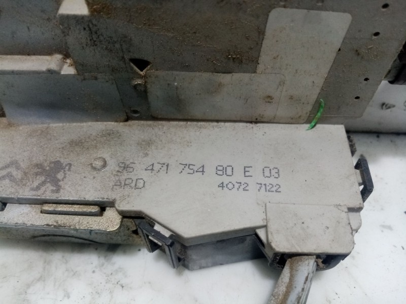 Recambio de cerradura puerta delantera derecha para citroën c4 berlina referencia OEM IAM 9136ET  