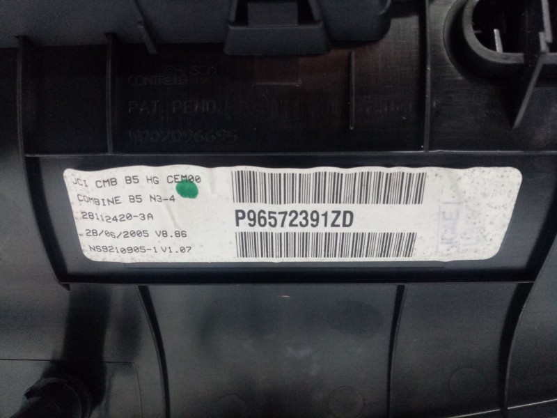 Recambio de cuadro instrumentos para citroën c4 berlina referencia OEM IAM P96572391ZD  