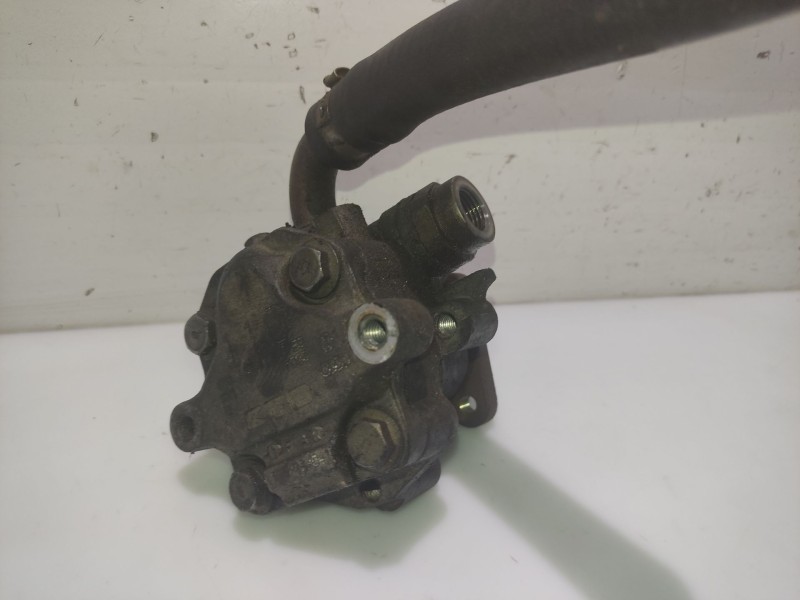 Recambio de bomba direccion para volkswagen passat berlina (3b3) referencia OEM IAM 8D01431770  