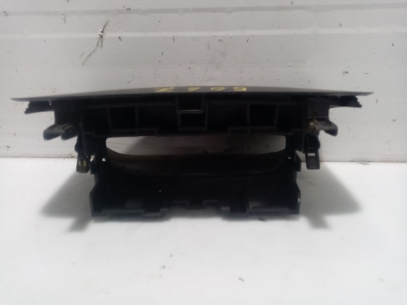 Recambio de moldura para renault laguna ii (bg4w) laguna ii referencia OEM IAM 8200285177  