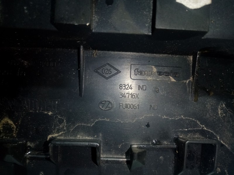 Recambio de moldura para renault laguna ii (bg4w) laguna ii referencia OEM IAM 8200285177  