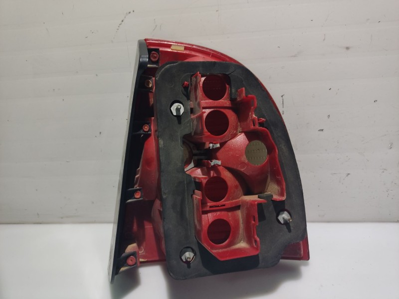 Recambio de piloto trasero izquierdo para volkswagen passat berlina (3b3) referencia OEM IAM 3B5945095AE 3B5945095AC 3B7945095D