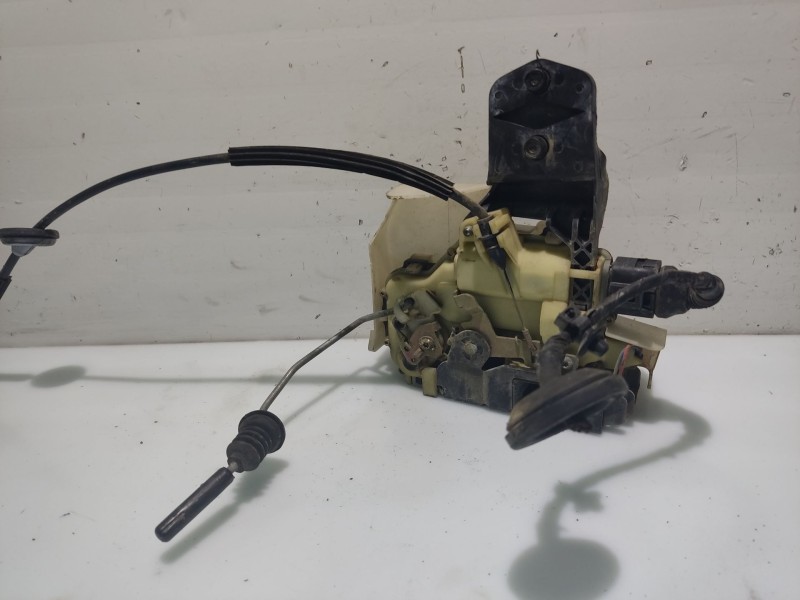 Recambio de cerradura puerta trasera izquierda para volkswagen passat berlina (3b3) referencia OEM IAM 3B4839015AL 3B4839015AM 