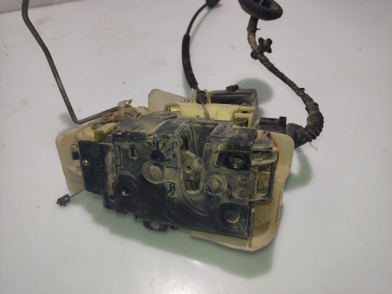 Recambio de cerradura puerta trasera izquierda para volkswagen passat berlina (3b3) referencia OEM IAM 3B4839015AL 3B4839015AM 