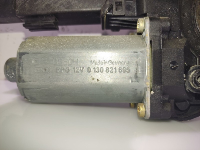 Recambio de motor elevalunas delantero derecho para volkswagen passat berlina (3b3) referencia OEM IAM 0130821695  