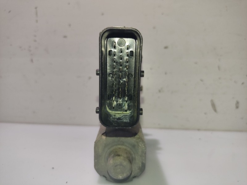 Recambio de motor elevalunas delantero derecho para volkswagen passat berlina (3b3) referencia OEM IAM 0130821695  