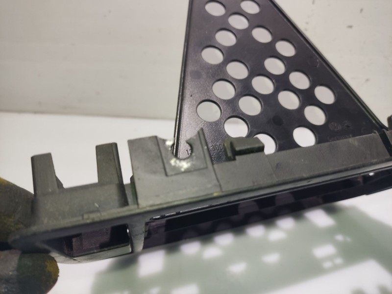 Recambio de moldura para volkswagen passat berlina (3b3) referencia OEM IAM 3B0858069  