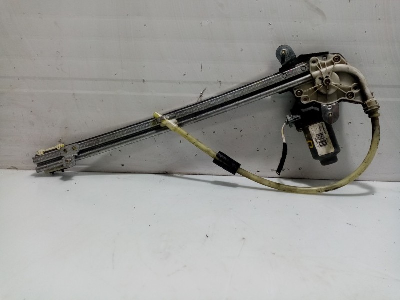 Recambio de elevalunas trasero derecho para renault laguna ii (bg4w) laguna ii referencia OEM IAM 8200485202  