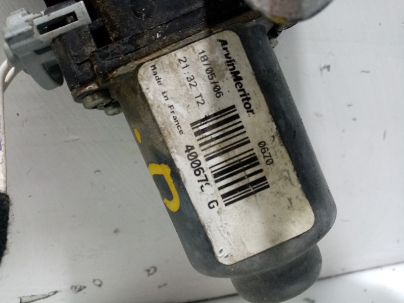 Recambio de elevalunas trasero derecho para renault laguna ii (bg4w) laguna ii referencia OEM IAM 8200485202  