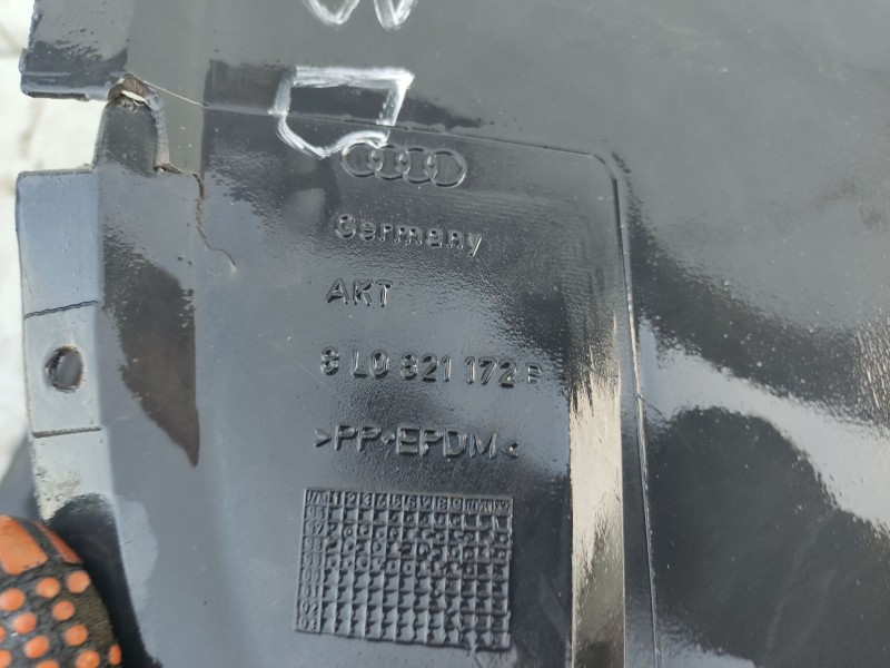 Recambio de paso de rueda delantero derecho para audi a3 (8l) referencia OEM IAM 8L0821172B  