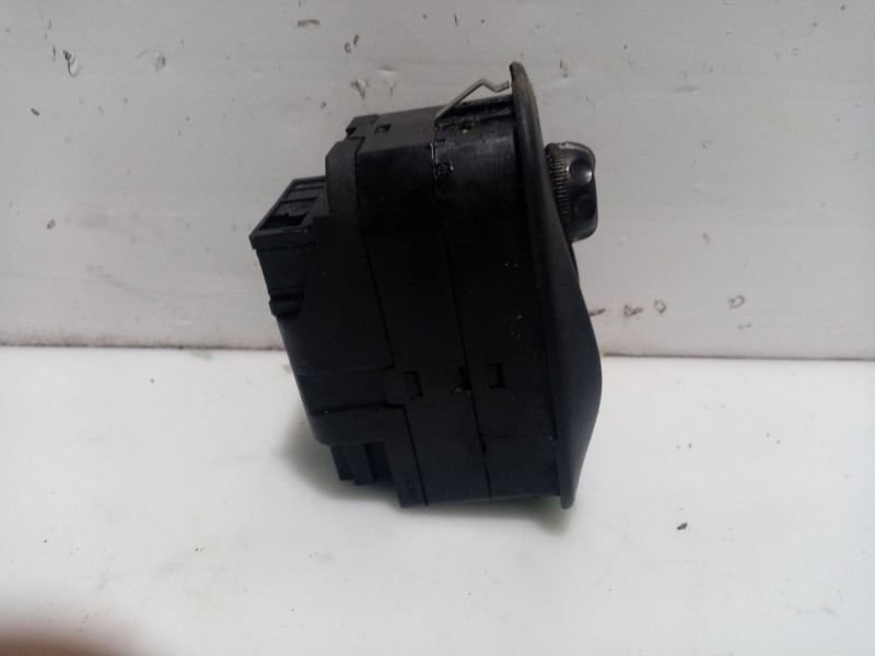 Recambio de mando elevalunas delantero izquierdo para peugeot 206 berlina referencia OEM IAM 0  