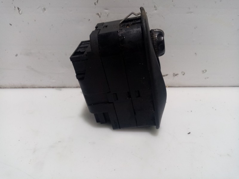 Recambio de mando elevalunas delantero izquierdo para peugeot 206 berlina referencia OEM IAM 0  