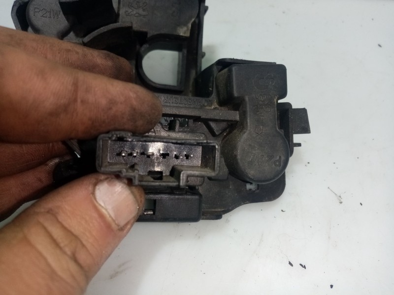 Recambio de portalamparas para peugeot 206 berlina referencia OEM IAM 5231PL  