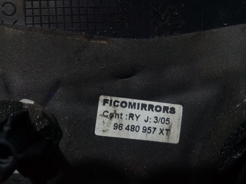 Recambio de retrovisor derecho para peugeot 206 berlina referencia OEM IAM 8153S1  