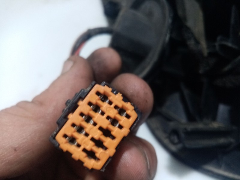 Recambio de retrovisor derecho para peugeot 206 berlina referencia OEM IAM 8153S1  