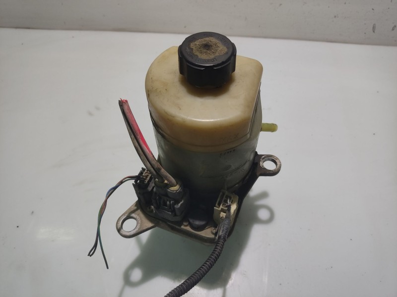 Recambio de bomba direccion para ford focus berlina (cap) referencia OEM IAM 4M513K514BD  