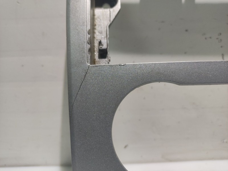 Recambio de moldura para ford focus berlina (cap) referencia OEM IAM 4M5118522EB  