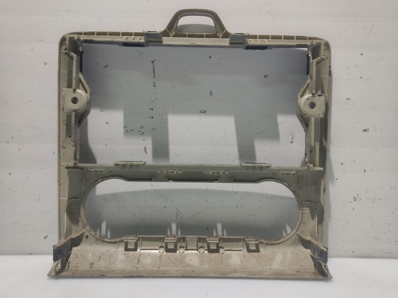 Recambio de moldura para ford focus berlina (cap) referencia OEM IAM 4M5118522EB  