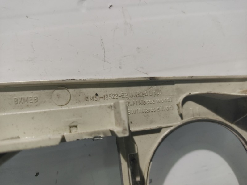 Recambio de moldura para ford focus berlina (cap) referencia OEM IAM 4M5118522EB  