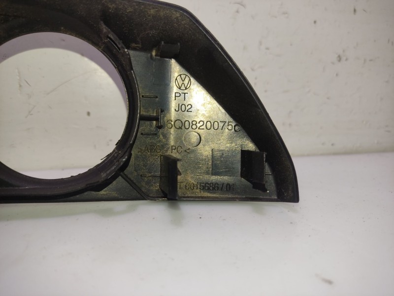 Recambio de moldura para volkswagen polo iv (9n_, 9a_) 1.4 16v referencia OEM IAM 6Q0820075G  