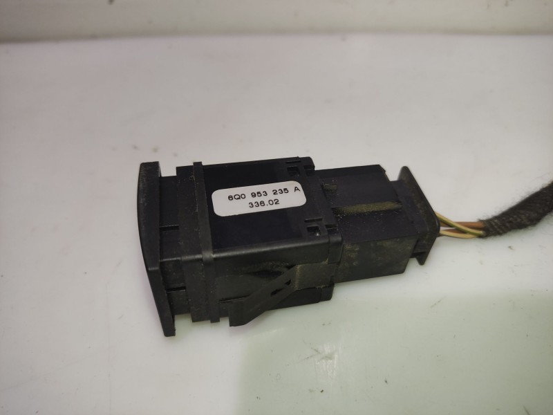Recambio de warning para volkswagen polo iv (9n_, 9a_) 1.4 16v referencia OEM IAM 6Q0953235A  