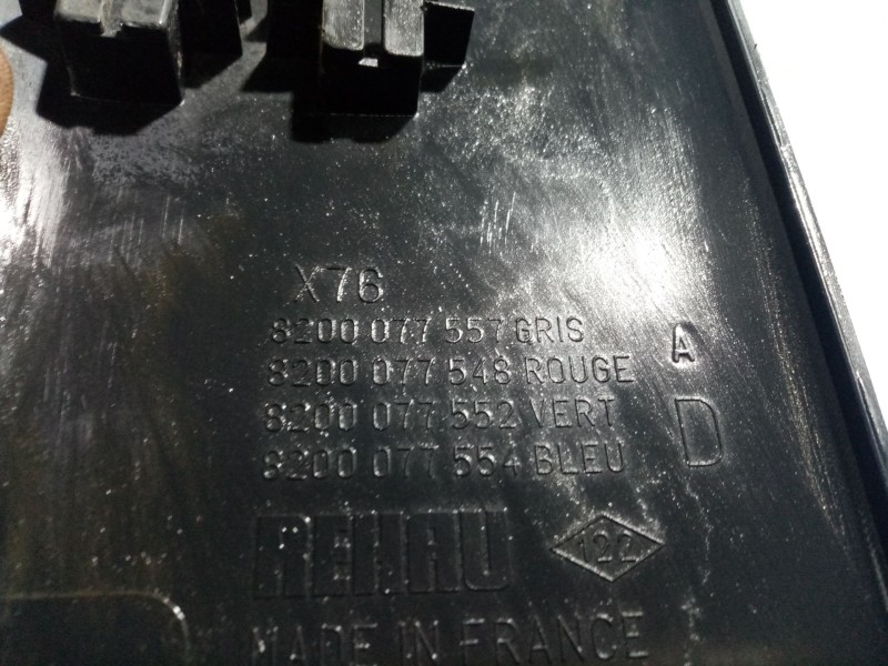 Recambio de moldura para renault kangoo (f/kc0) referencia OEM IAM 8200077557  