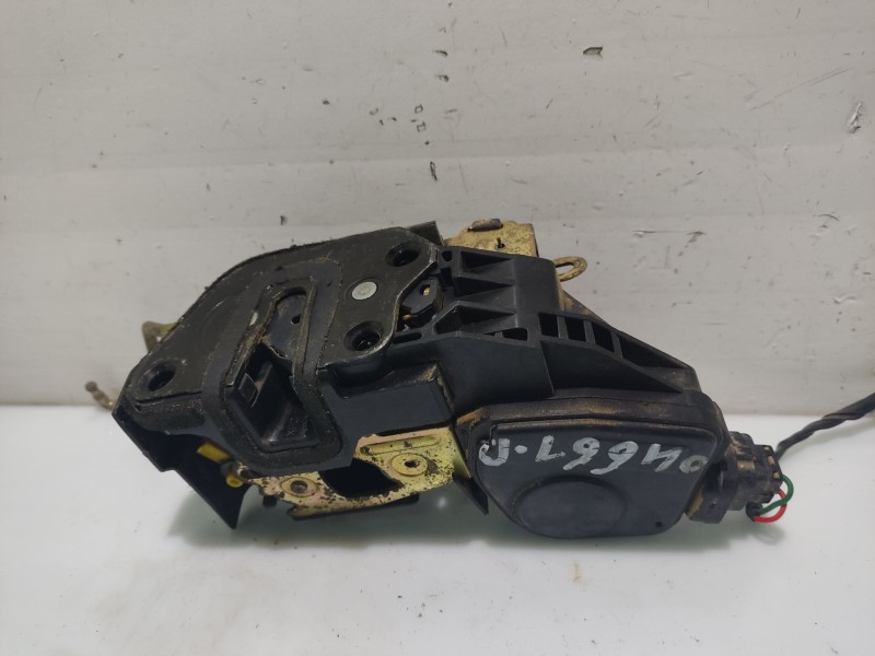 Recambio de cerradura puerta delantera derecha para hyundai matrix (fc) 1.6 cat referencia OEM IAM 8132017120  