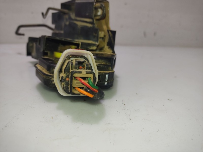 Recambio de cerradura puerta delantera izquierda para hyundai matrix (fc) 1.6 cat referencia OEM IAM 8131017110  